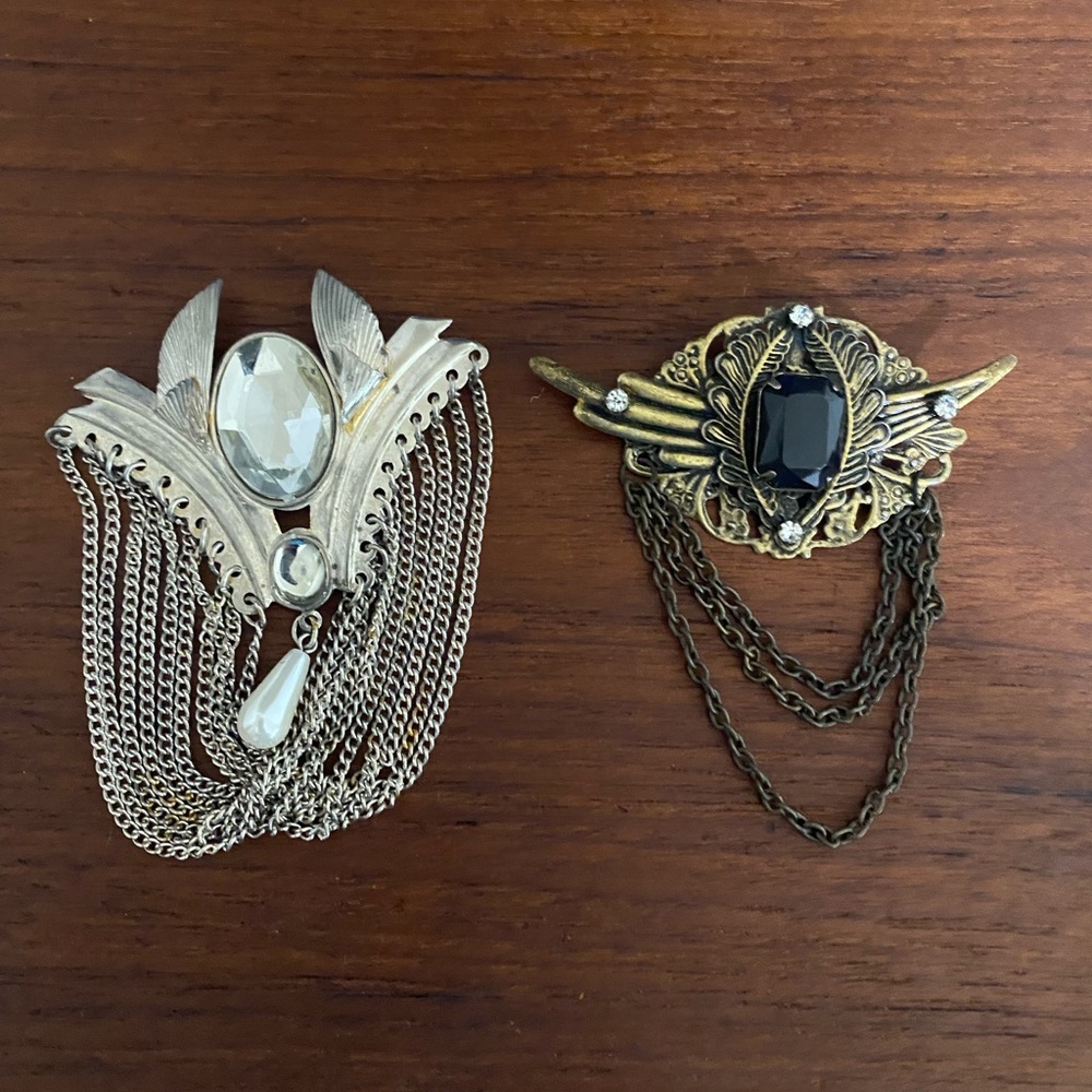 2 vintage brooches